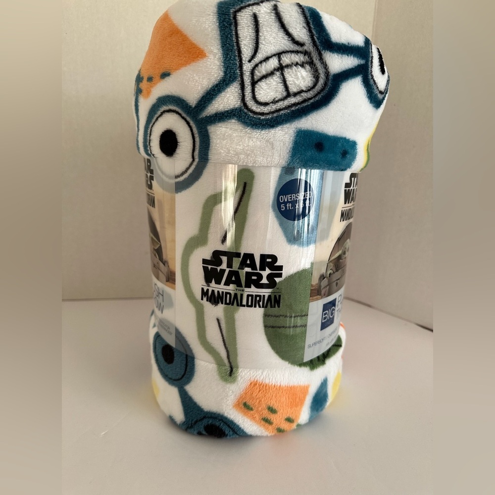 NWT Star Wars The Mandalorian Big One Plush Oversized Throw Blanket 6’x6’ Gift - Picture 2 of 4